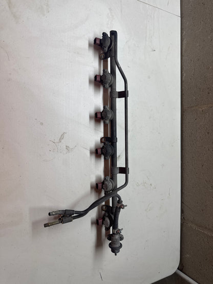 R33 RB25DET Fuel Rail + Injectors