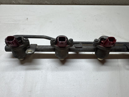 R33 RB25DET Fuel Rail + Injectors